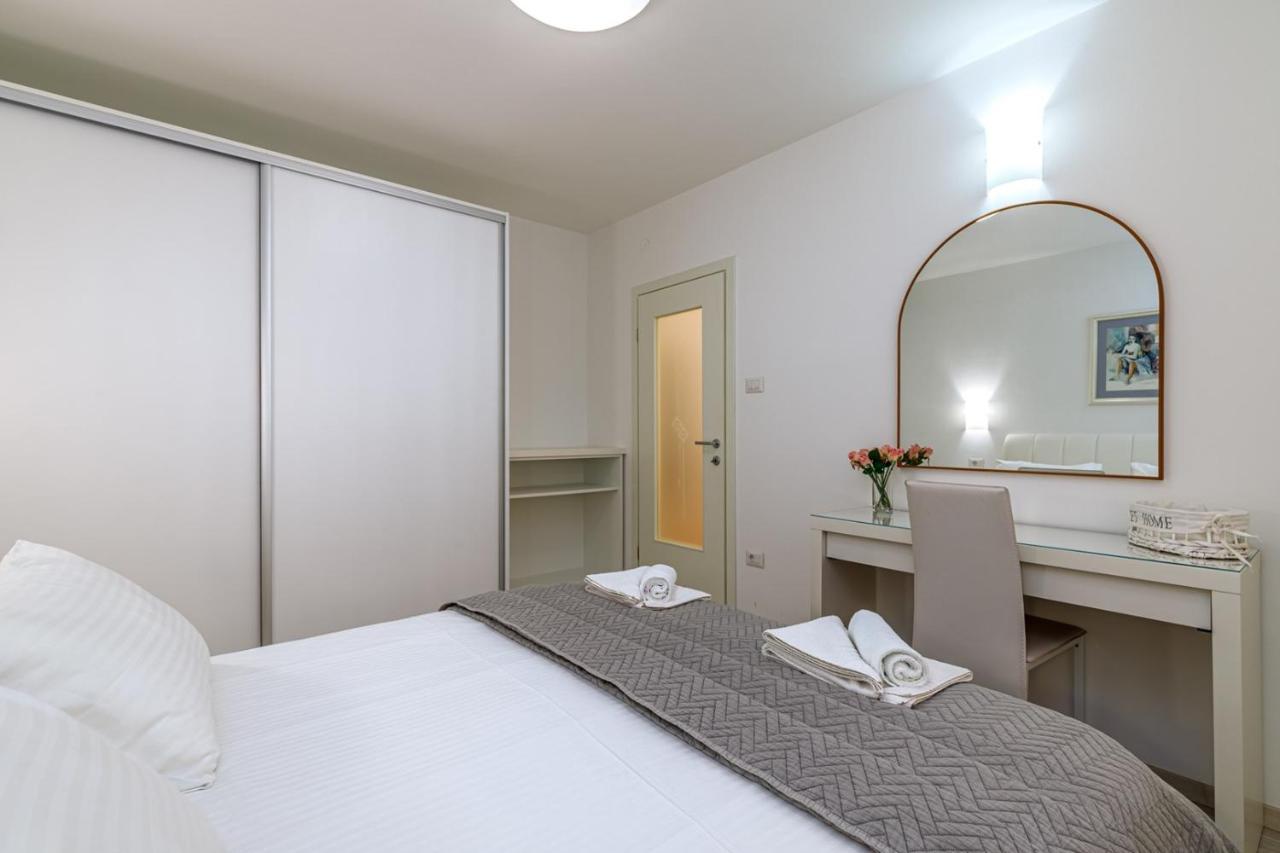 Apartments Lavizatic Porec Exterior photo